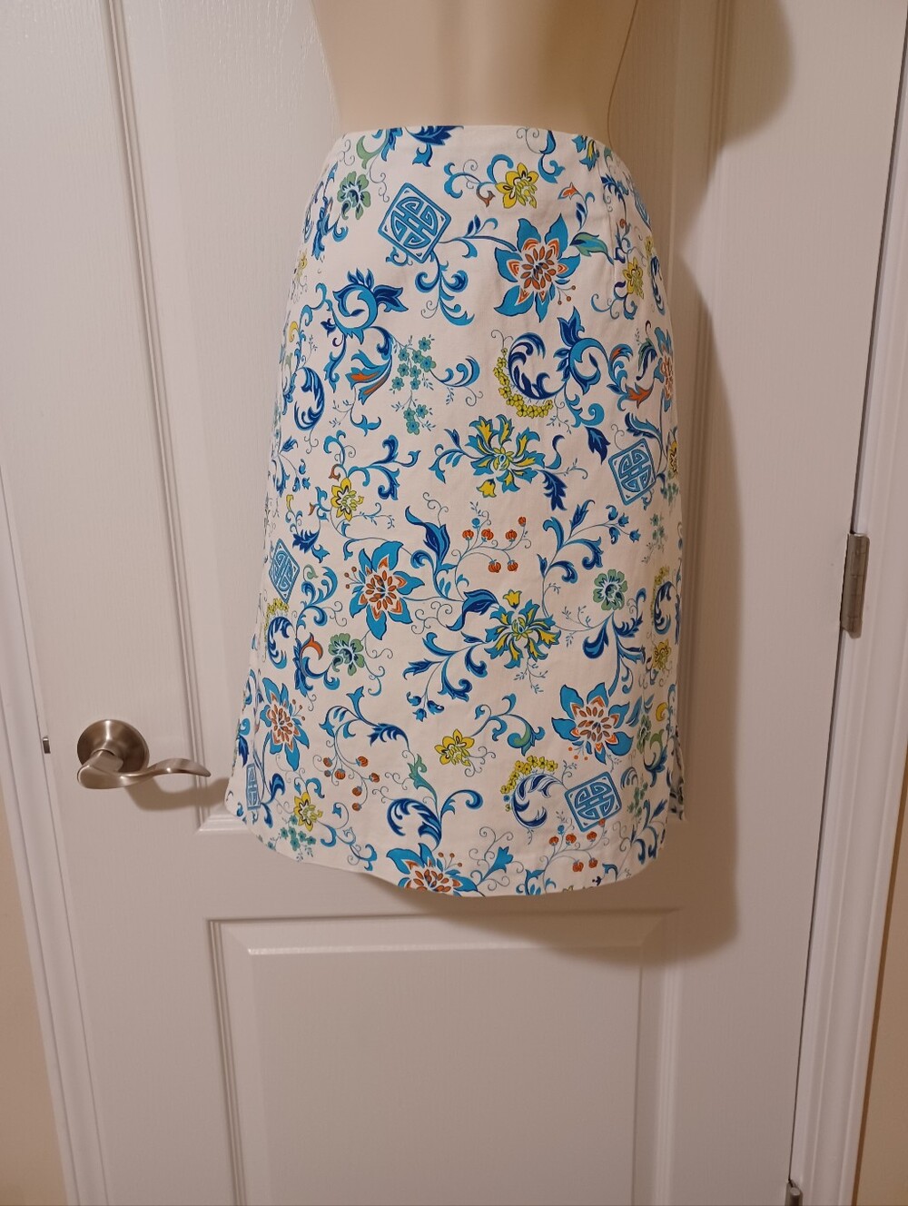 White Floral-Print Pencil Skirt in Blue and Teal - Picture 2 of 13